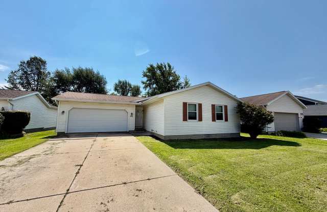 Spacious 3 Bedroom 2 Bathroom Home - Large Backyard! photos photos
