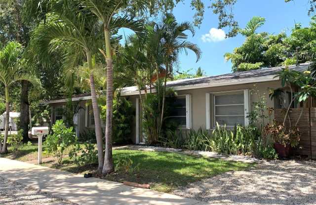 801 SW 10th Street unit: 2 photos photos