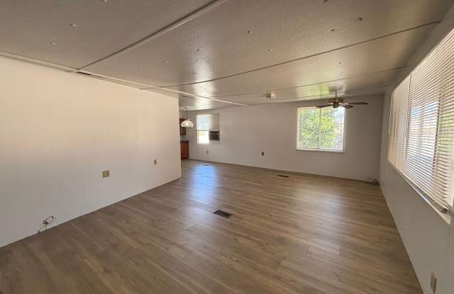 Beautiful 3 Bed 2 Bath Home in La Verkin! Gallery 4