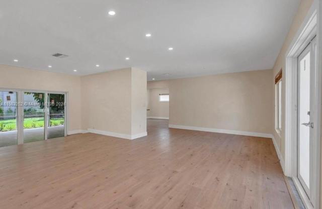 21060 NE 18th Ct Gallery 3