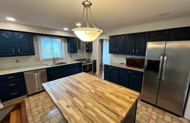 3 Bedroom Single Family Home in Liverpool - 8330 White Cedar Circle, Onondaga County, NY 13090