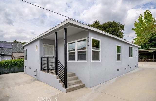 2519 Manhattan Avenue photos photos