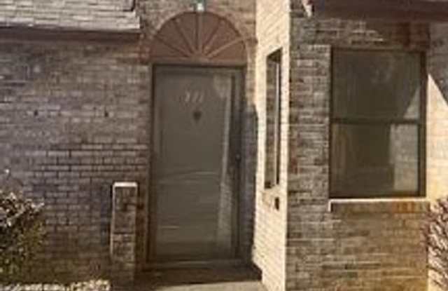 2 bedroom 1 bathroom condo! Gallery 1