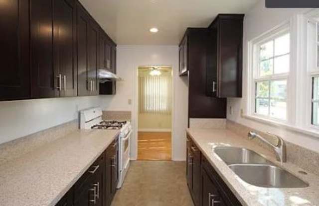 1355 North Holliston Avenue Gallery 3