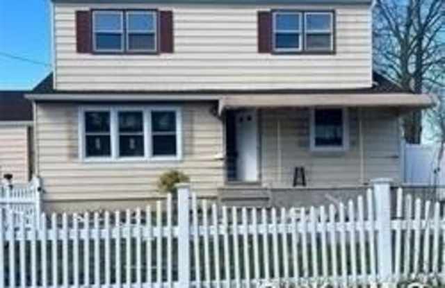438 51st Street - 438 51st Street, North Lindenhurst, NY 11757