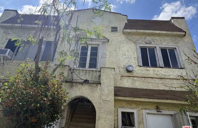 116 S Mathews St unit: 118 1/4 photos photos