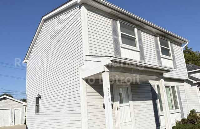 3-Bedroom Clawson Home with Fenced Backyard & Patio Gallery 4