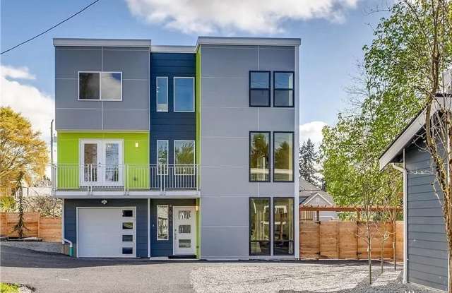Beautiful 4bd/3.5ba in quiet Rainier Valley Gallery 1