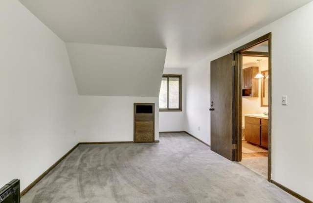 2866 Lakeview Ave Gallery 2