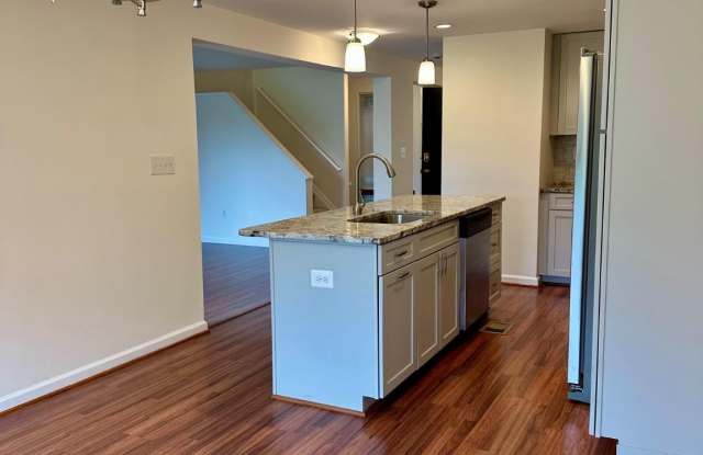 1823 N SHORE Court Gallery 4
