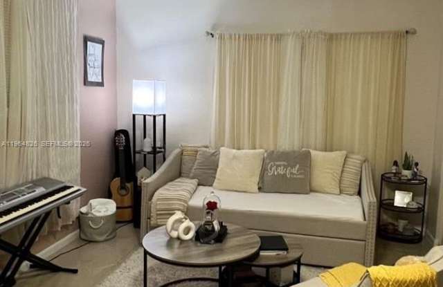 2622 Grant St photos photos