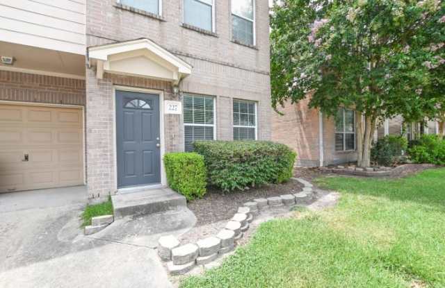 227 Plaza del Sol Park - 227 Plaza Del Sol Park, Houston, TX 77020