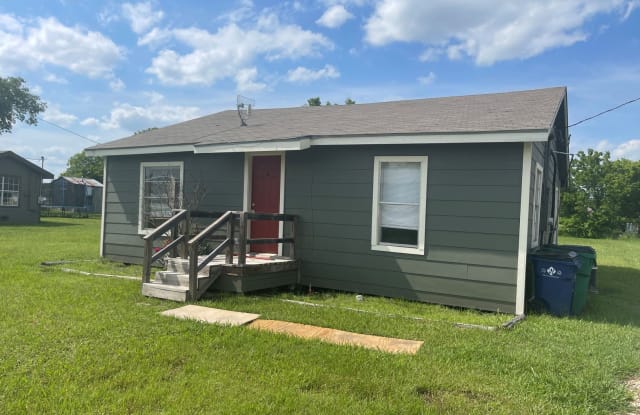 204 W Bailey St - 204 Bailey Street, Ponder, TX 76259