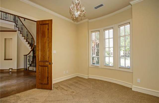 5732 Gleneagles Drive Gallery 3