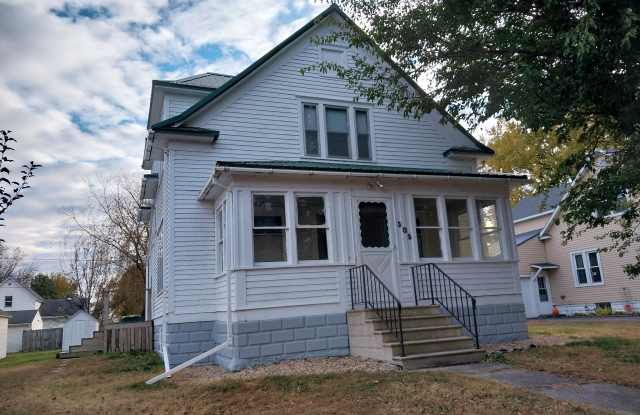 305 West Wenberg Street - 305 West Wenberg Street, Dunnell, MN 56127