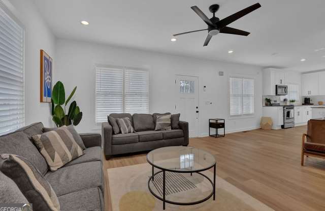438 Hamilton E Holmes Drive NW Gallery 4