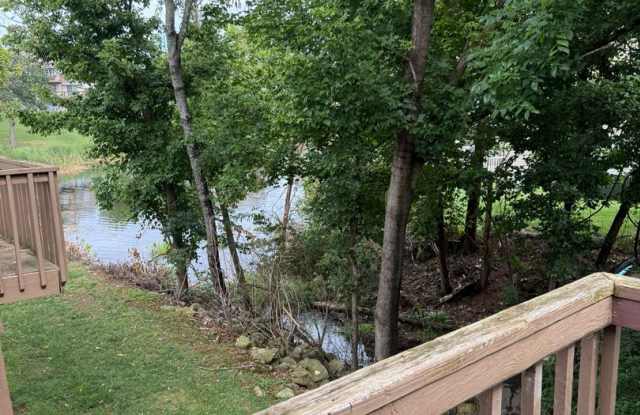 2 bed/2 bath loft style BRANSON condo @ Fall Creek Resort - 8 Hunters Cove, Branson, MO 65616