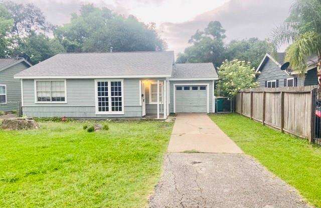 1015 Prune Street - 1015 Prune Street, La Marque, TX 77568