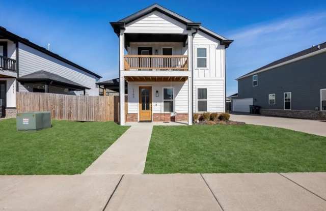 Charming 3-Bed 2.5 Bathroom in Prime Rogers Location photos photos