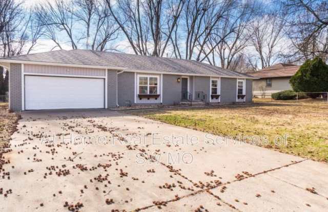 1380 E Deerfield - 1380 East Deerfield Street, Springfield, MO 65804