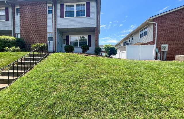 Adorable 2 bedroom, 2 1/2 bathroom townhome in Greensboro! photos photos