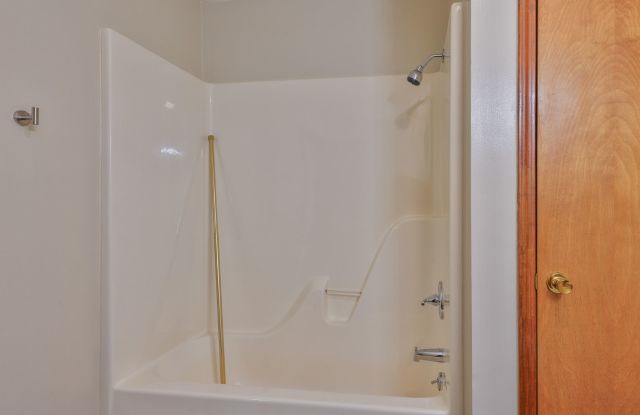 Charming Duplex in Heart of Dresden! Gallery 3