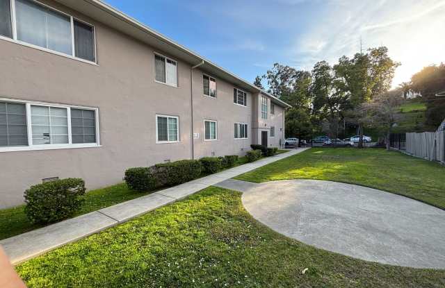 Classic 2-Bedroom Apartment Home on the Top Floor - 6716 MacArthur Boulevard, Oakland, CA 94605