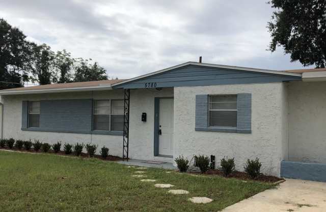 5780 CEDAR FOREST DR E Gallery 2