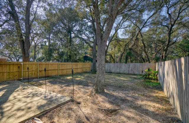 1002 High Grove Court Gallery 3