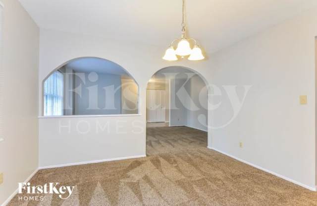 836 Hollyridge Drive Gallery 4