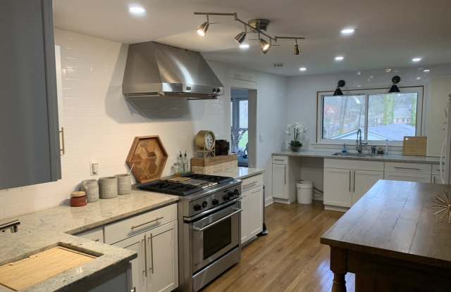 2513 Henderson Road photos photos