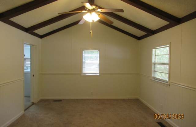 Cute 2 Bedroom, 2 Bathroom Mobile Home Gallery 3