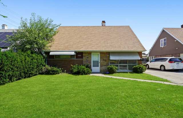Charming 4BR House in Lansing - 17007 Oakwood Avenue, Lansing, IL 60438