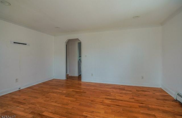 211 Bradford Ave Gallery 4