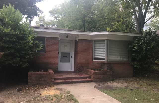 3/2 gladewater - 214 East Quitman Avenue, Gladewater, TX 75647