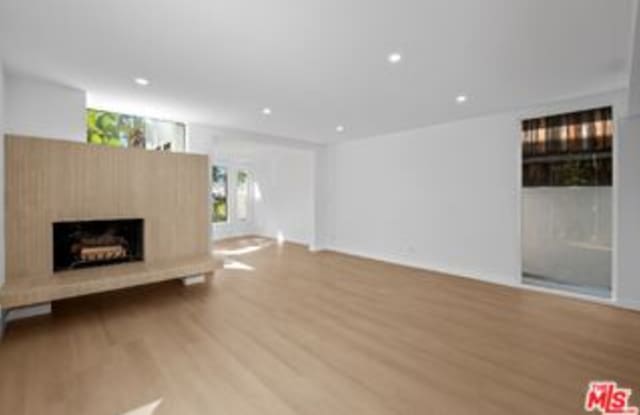 9315 Lloydcrest Drive Gallery 4