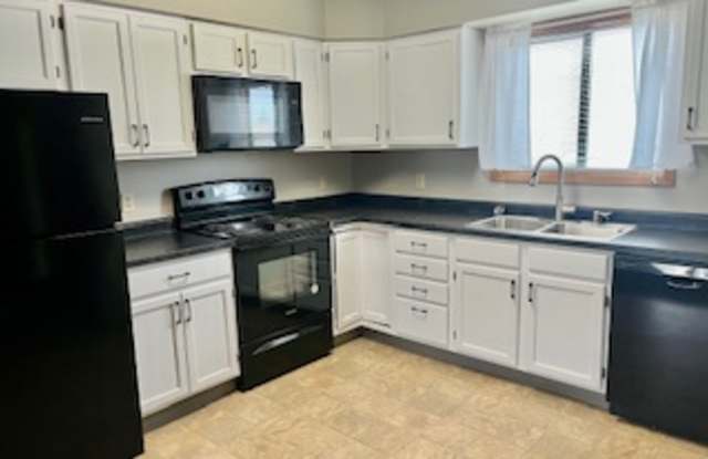 902 N  Elm photos photos