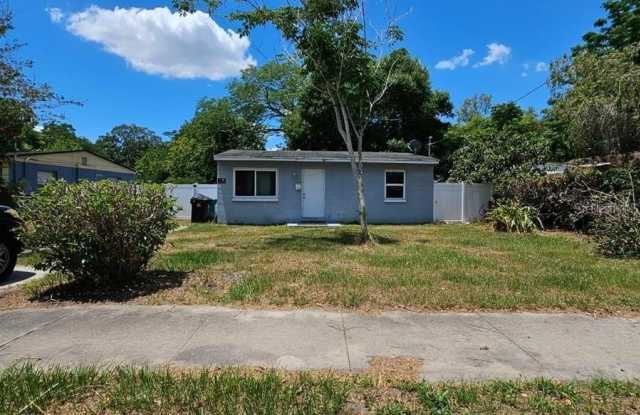 1718 GUINYARD WAY photos photos