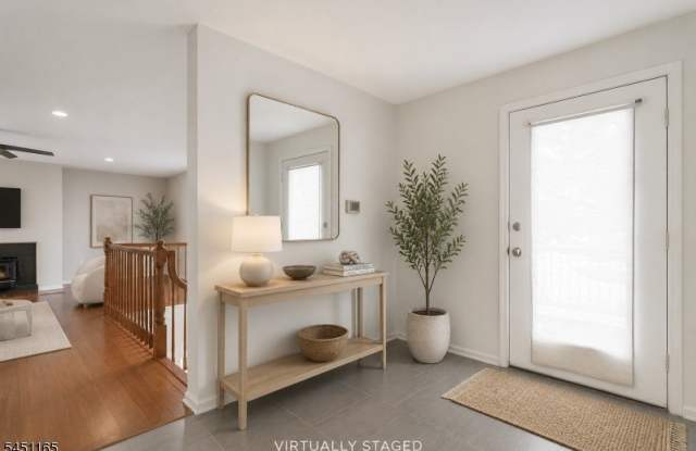50 Pine St Gallery 2