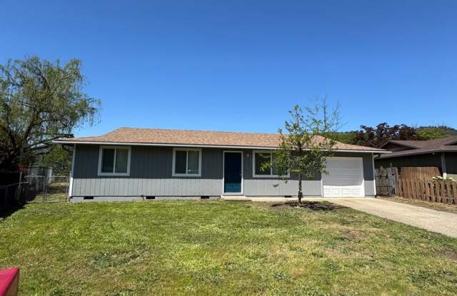Myrtle Creek 3-bedroom Home with 1 Car Garage - 331 Donald Terrace, Tri-City, OR 97457