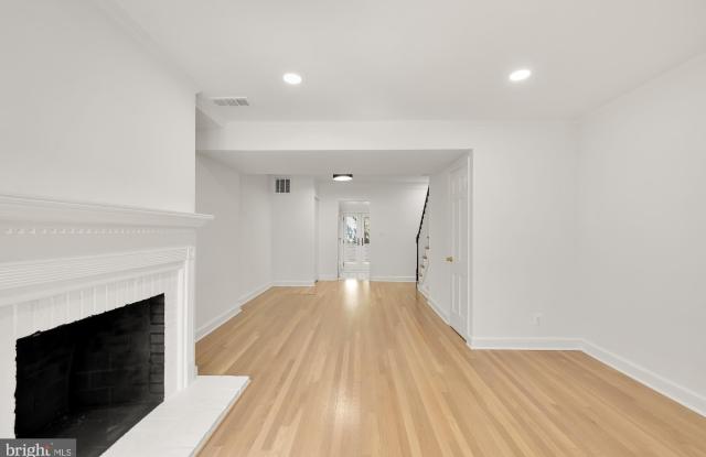 541 4TH Street SE Gallery 3
