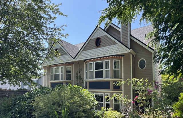 Stylish 3BR Queen Anne Townhome photos photos