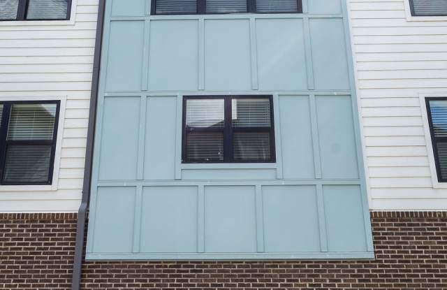 2325 Central Avenue Gallery 2