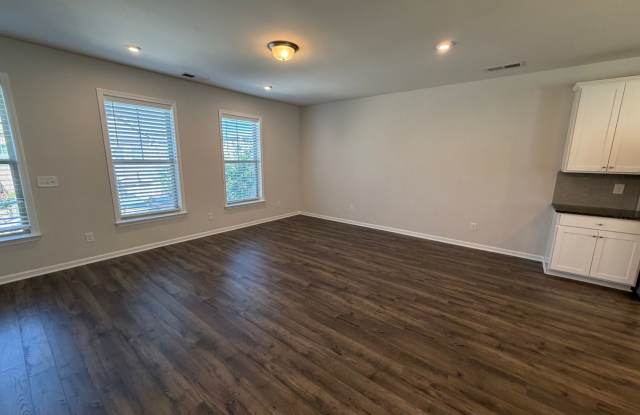 311 Mahone Dr. #14 Gallery 3