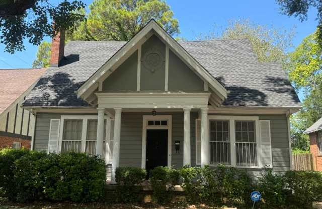 Four Bedrooms in The Garden District Gallery 3