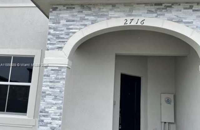 2716 SE 19th St photos photos