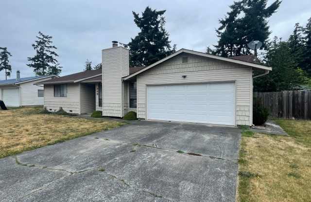 ***PENDING APPLICATION***Fantastic 3 Bedroom Home in the heart of Town! Dogs Negotiable! Gallery 4
