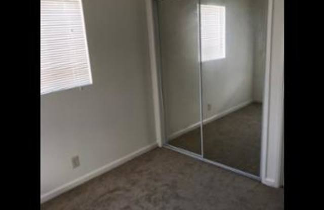 216 1/2 W Carroll Gallery 3