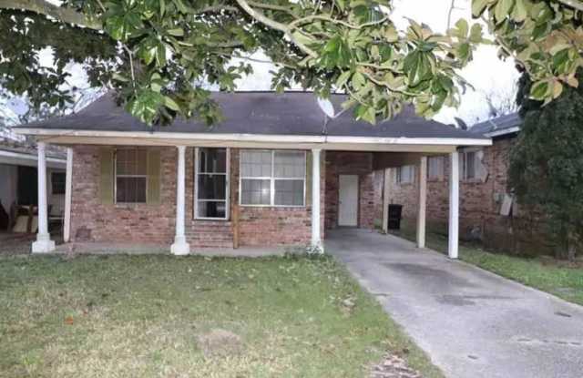3 bedrooms 1 bath $1100 per month Section 8 Accepted photos photos