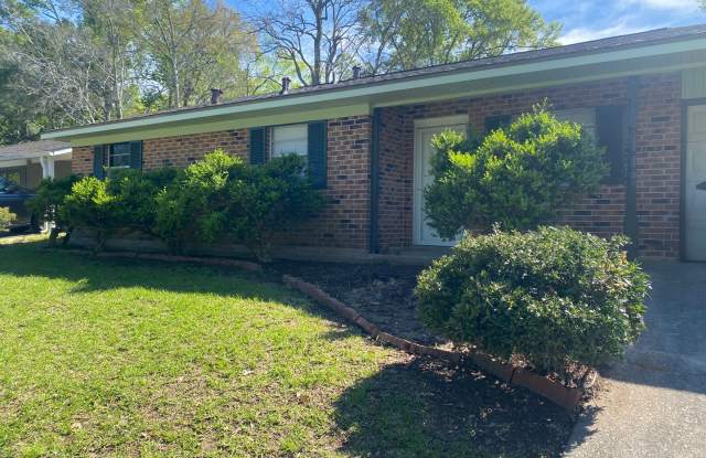 4BD 1.5BA HOUSE WITH BIG YARD photos photos